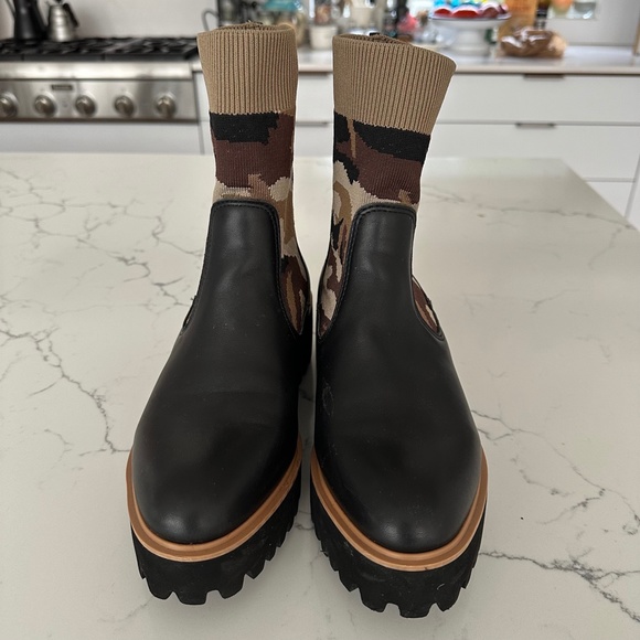 ALL BLACK🖤Camo 2" Flatform Sock Boot COOL military chic 9.5 BoHo Grunge GI Jane - Picture 4 of 12